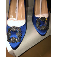 Manolo Blahnik Décolleté/Spuntate in Seta in Blu