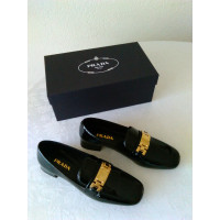 Prada Chaussons/Ballerines en Cuir verni en Noir