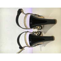 Chanel Sandalen aus Lackleder in Schwarz