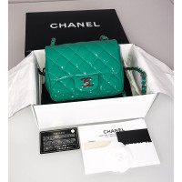Chanel Flap Bag en Cuir verni en Vert