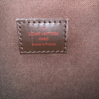 Louis Vuitton Porte Documents Voyage in Marrone
