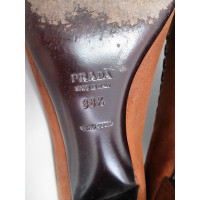 Prada Pumps/Peeptoes aus Leder in Braun
