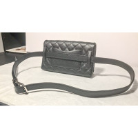 Chanel Uniform Clutch aus Leder in Schwarz