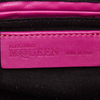Alexander McQueen Clutch aus Leder in Rosa / Pink