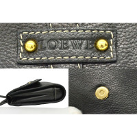 Loewe Umhängetasche aus Leder in Schwarz