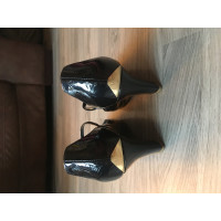 Louis Vuitton Wedges Patent leather in Black
