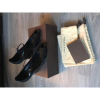 Louis Vuitton Chaussures compensées en Cuir verni en Noir