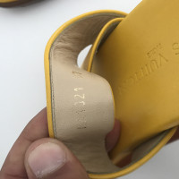 Louis Vuitton Sandalen in Gelb