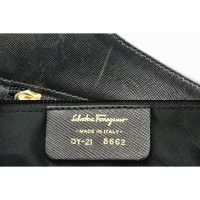 Salvatore Ferragamo Umhängetasche aus Leder in Schwarz