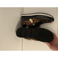 Dolce & Gabbana Sneakers aus Pelz in Braun