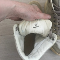 Hogan Sneakers aus Wildleder in Grau