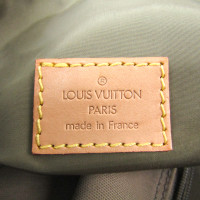 Louis Vuitton  Geant Attaquant