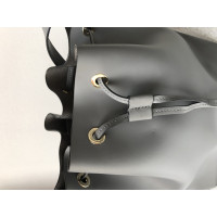 Coccinelle Umhängetasche aus Leder in Grau