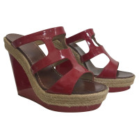Christian Louboutin Wedges aus Lackleder in Rot
