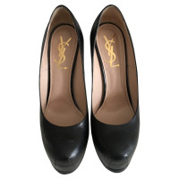 Yves Saint Laurent pumps in leather