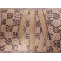 Louis Vuitton Bag/Purse Canvas in Beige