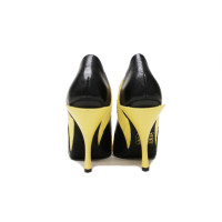 Fendi Sandales en Cuir en Jaune