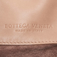 Bottega Veneta Veneta M aus Leder in Beige