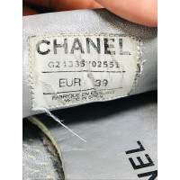 Chanel Sneakers aus Wildleder in Schwarz
