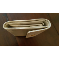 Prada Täschchen/Portemonnaie aus Leder in Weiß