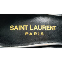 Yves Saint Laurent Pumps/Peeptoes Leer in Zilverachtig