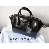 Givenchy Antigona Medium aus Leder in Schwarz