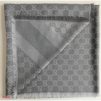 Gucci Schal/Tuch aus Wolle in Grau