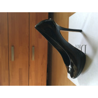 Christian Dior Pumps/Peeptoes aus Lackleder in Schwarz