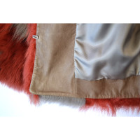 Escada Jacke/Mantel aus Pelz in Rot
