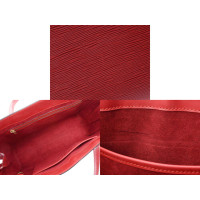 Louis Vuitton Shoulder bag Canvas in Red