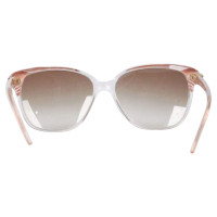 Yves Saint Laurent  Des lunettes de soleil