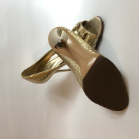 Gucci Pumps/Peeptoes Leer in Goud