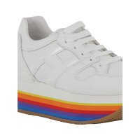 Hogan Sneakers aus Lackleder in Weiß