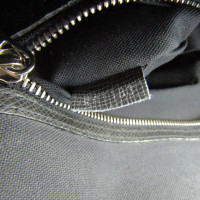Louis Vuitton Umhängetasche aus Leder in Schwarz
