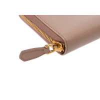 Prada Täschchen/Portemonnaie aus Leder in Beige