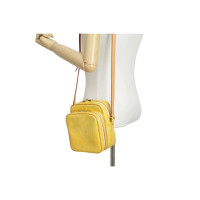 Louis Vuitton Umhängetasche aus Lackleder in Gelb