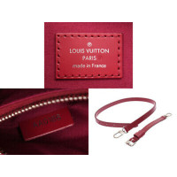Louis Vuitton Handbag Leather in Fuchsia