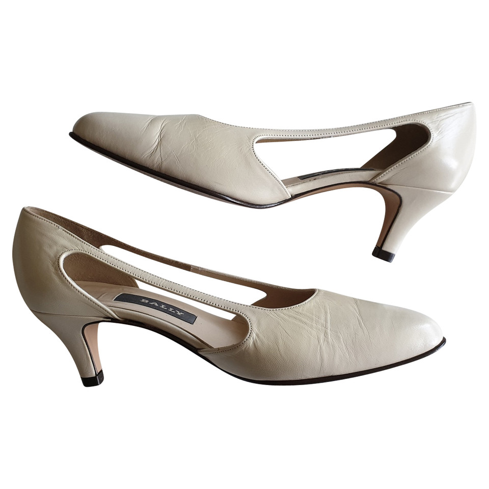 Bally Pumps/Peeptoes Leather in Cream