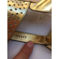 Louis Vuitton Sandali in Pelle in Oro