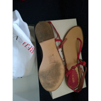 Red (V) Sandals in fuchsia