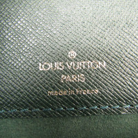 Louis Vuitton Serviette Conseiller Leer in Groen