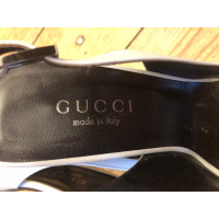 Gucci Pumps/Peeptoes aus Leder in Weiß