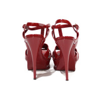 Yves Saint Laurent Sandalen aus Lackleder in Rot