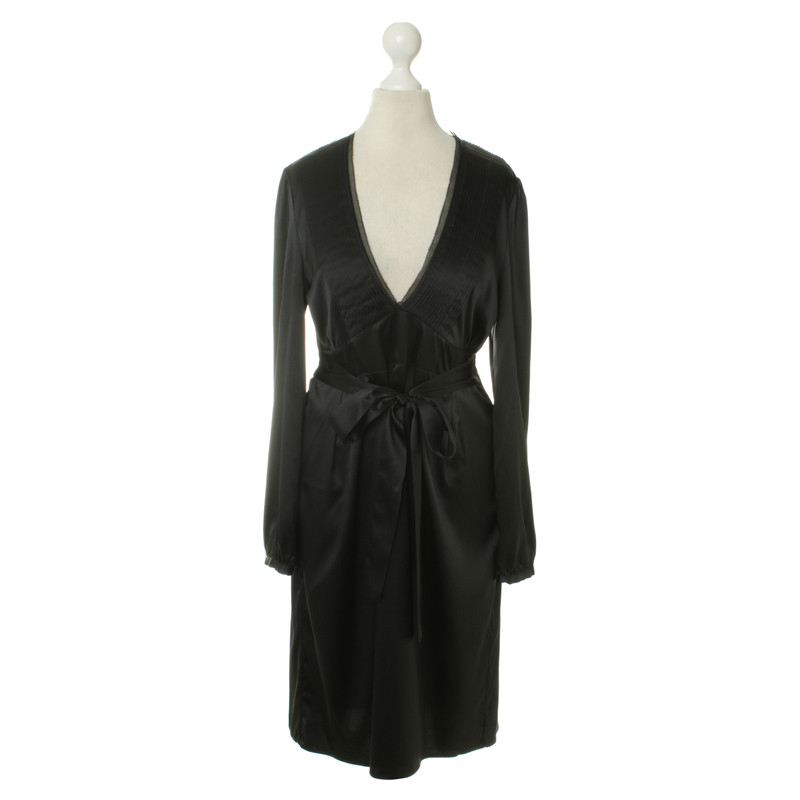 Style Butler Robe de soie noire