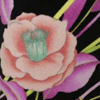 Leonard Rock mit floralem Muster