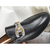 Gucci Slipper/Ballerinas aus Leder in Schwarz