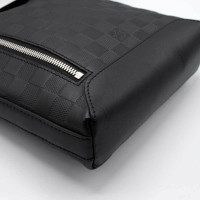 Louis Vuitton Discovery Leather in Black