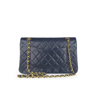 Chanel Classic Flap Bag aus Leder in Blau