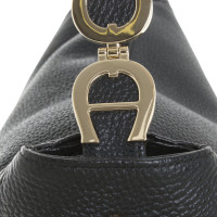 Aigner Handtasche aus Leder in Schwarz