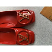 Louis Vuitton Pumps/Peeptoes aus Lackleder in Rot
